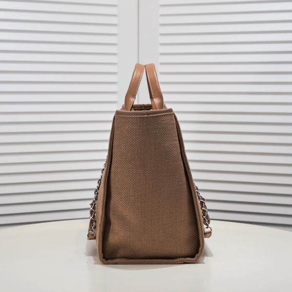 シャネルバッグ背面デザイン